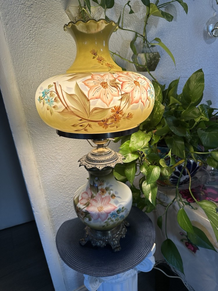 BEAUTIFUL! “ Gone with the Wind” Green Hurricane Hand Painted Floral 3-way Lamp