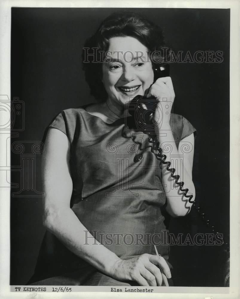 1965 Press Photo Actress Elsa Lanchester on the telephone - kfx26989