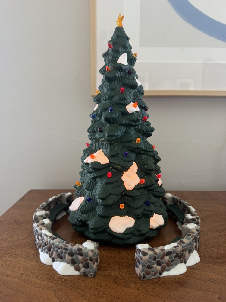 Retired 1999 Department 56 Christmas in the City Collection 