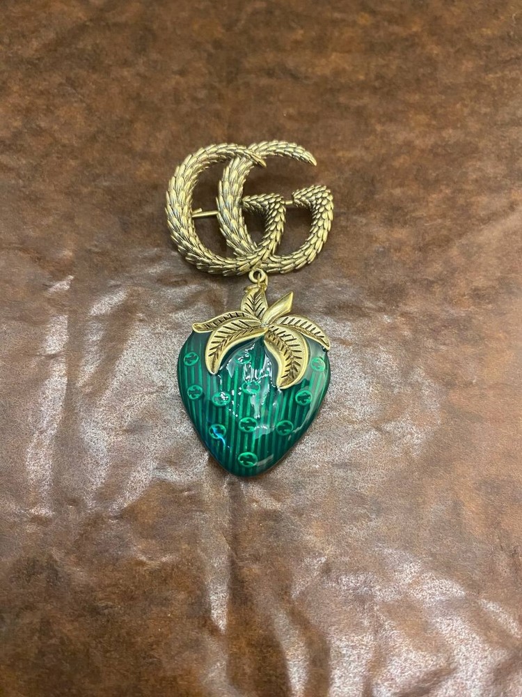 Gucci GG monogram drop brooch in gold and green heart shape