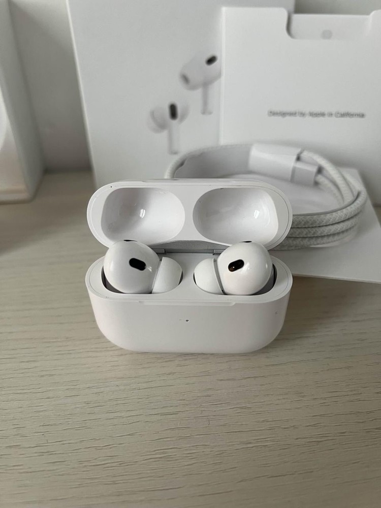Apple AirPods Pro 2nd Generation with MagSafe Wireless Charging Case (USB‑C)...