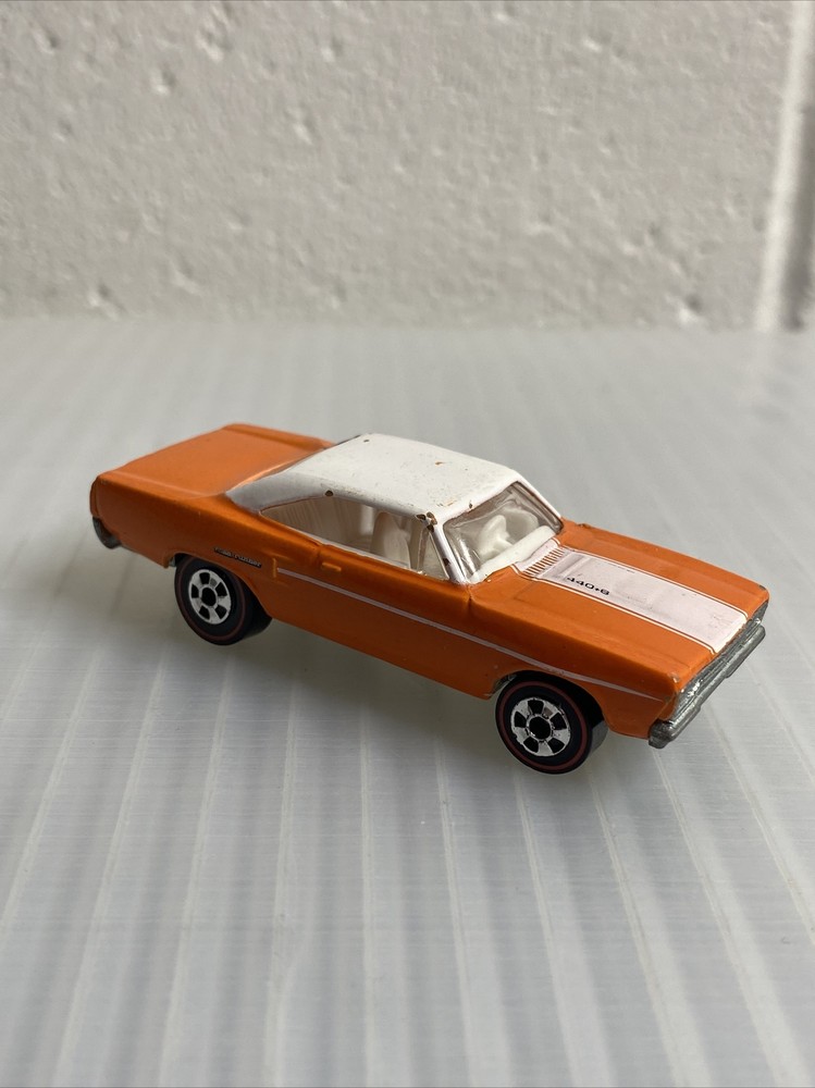 Hot Wheels-Since 68-Muscle Cars-'70 Plymouth Road Runner-Redlines-