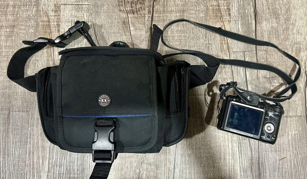 Kodak EasyShare Z712 - 12X IS 7.1MP LCD Digital Camera & Camera Bag-Works Great