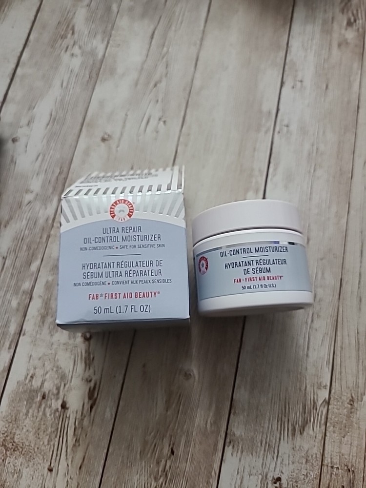 First Aid Beauty Ultra Repair Oil-Control Moisturizer ~ 1.7 Fl Oz [US SELLER]