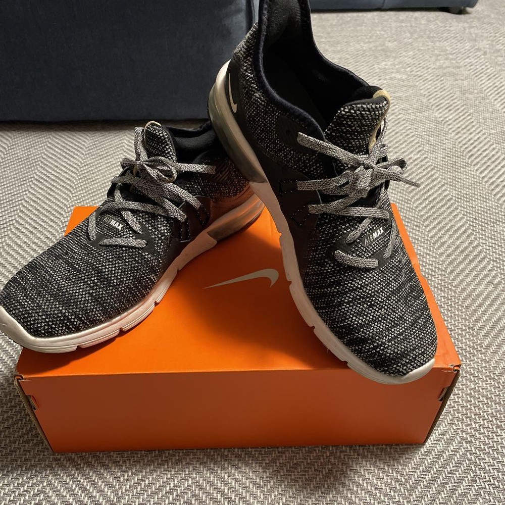 Men 8.5US Nike Air Max Sneakers
