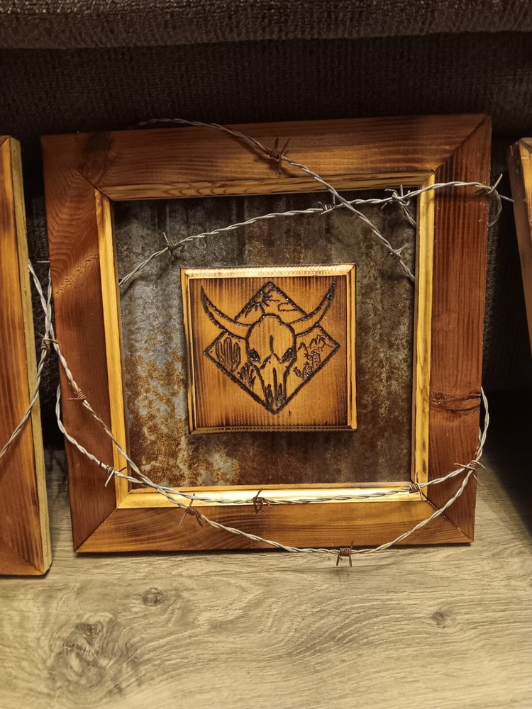 Rustic farmhouse wall decor for a cozy vintage-inspired home