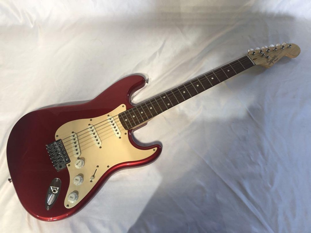 322 F Squier By Fender Stratocaster Electric Guitar