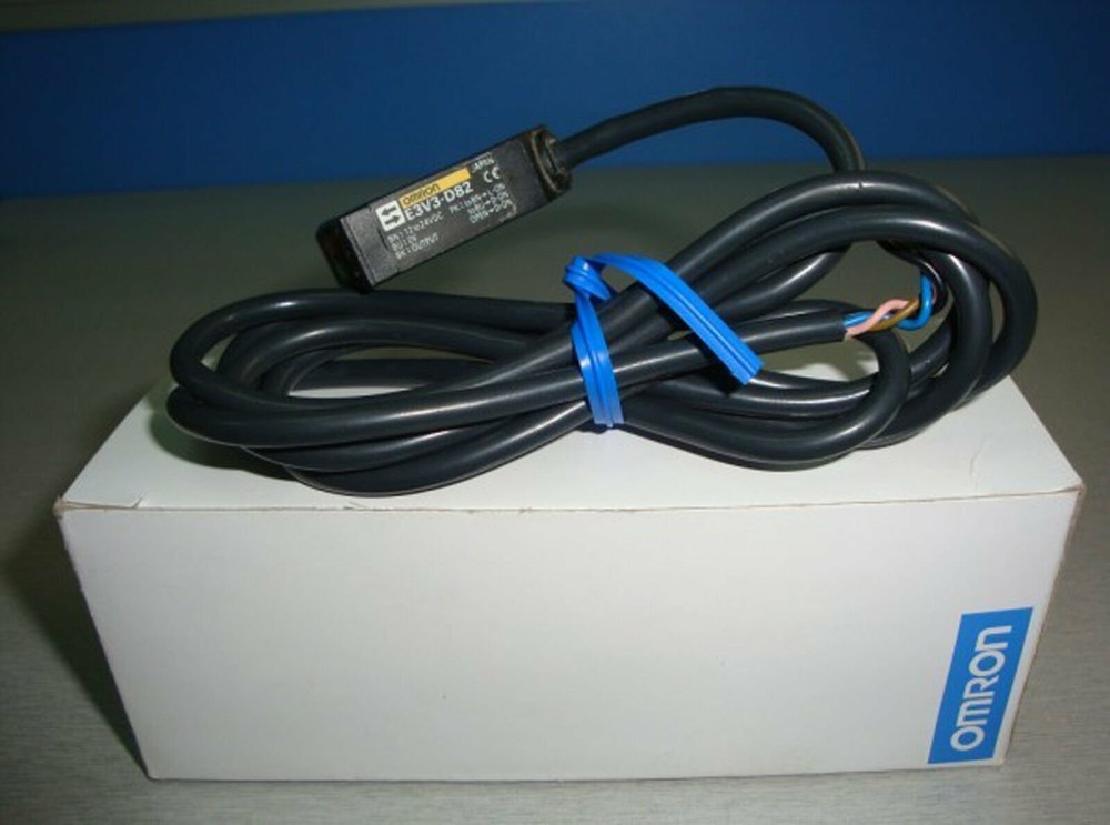 New In Box Omron E3V3-D82 One year warranty E3V3D82 DHL free shipping#XR