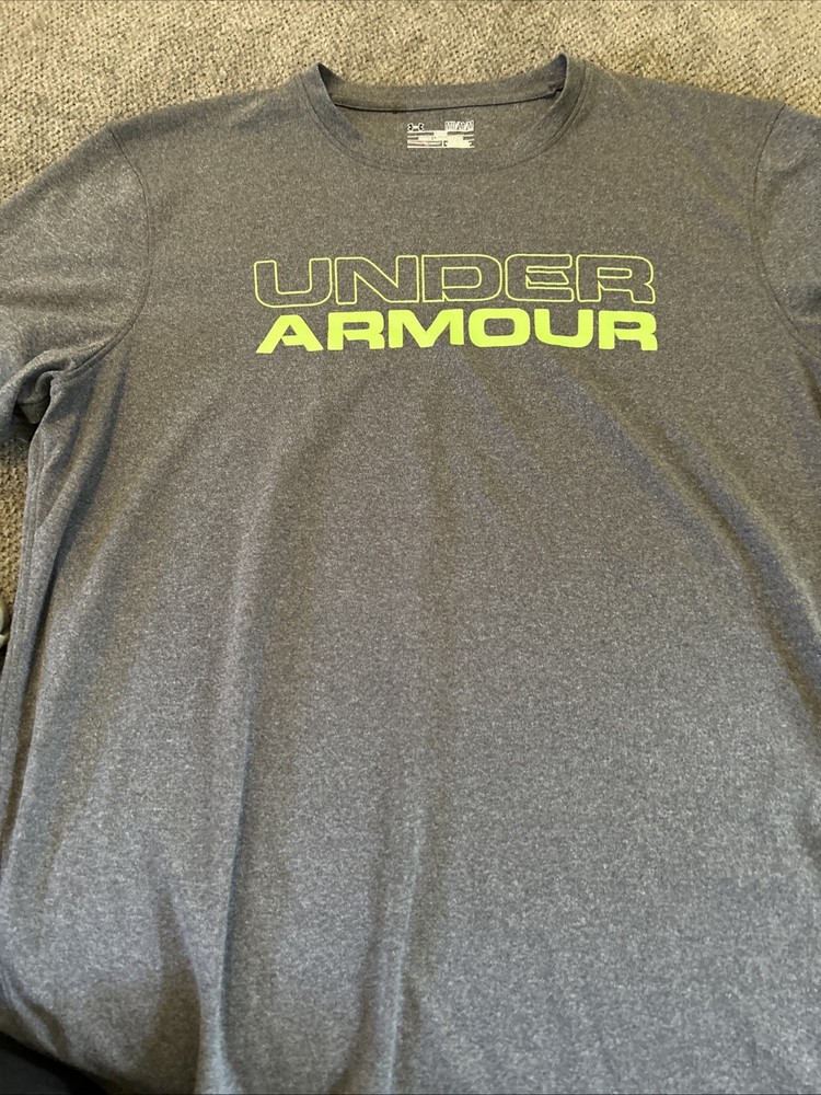 Under Armour Men’s Size M Shirt