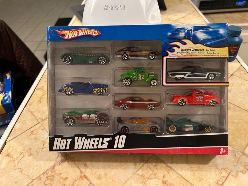 2007 Hot Wheels 10 Pack Gift Set Exclusive Decoration