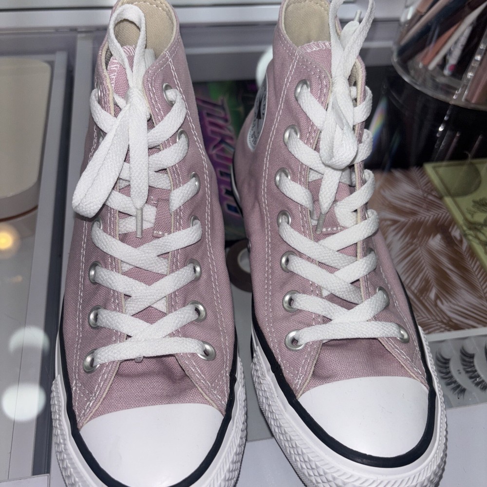 Converse Chuck Taylor All Star High Top Size 5 in Phantom Violet