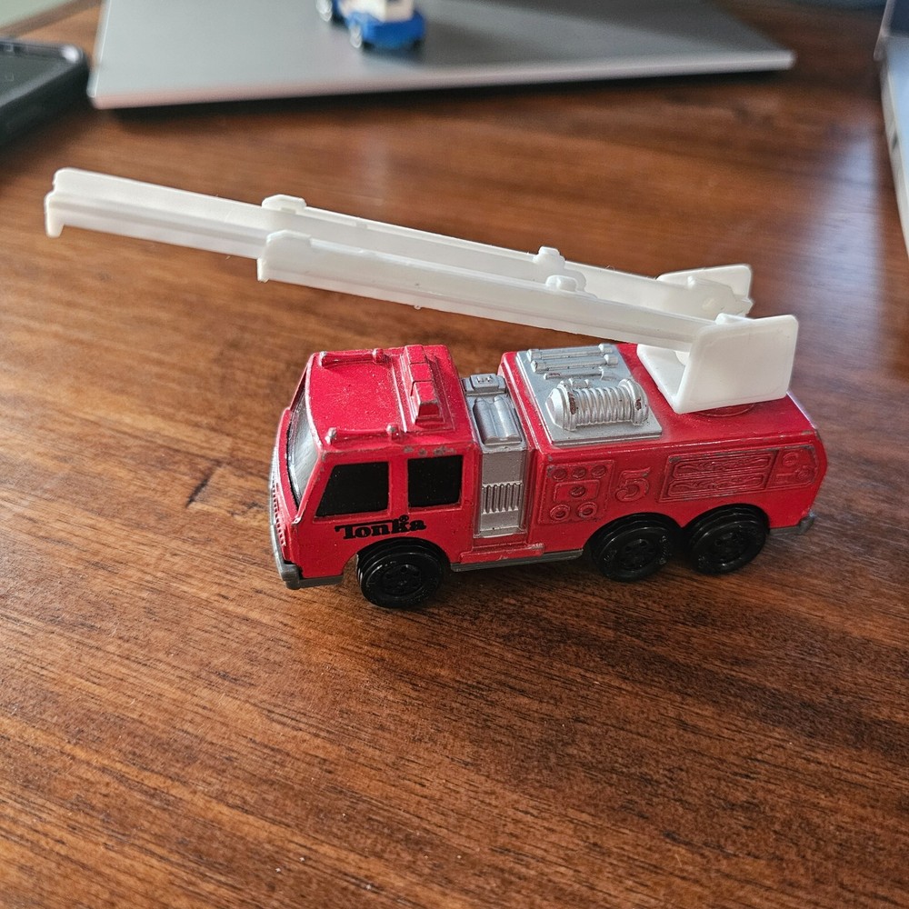 1992 Tonka Fire Truck 1:48 Scale Diecast Red Truck with ladder