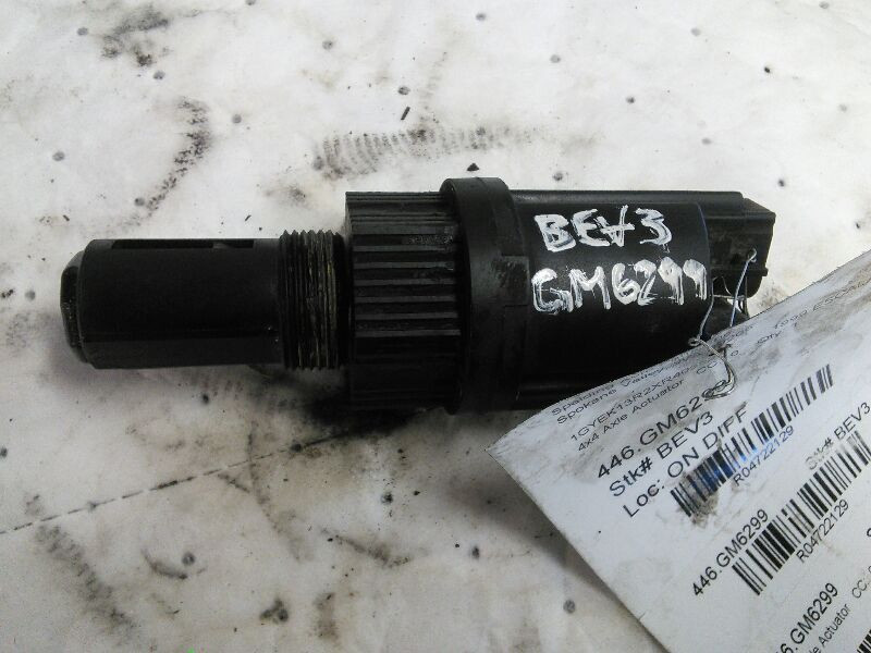 1999 Escalade 4x4 Front Axle Differential Carrier Actuator 472212