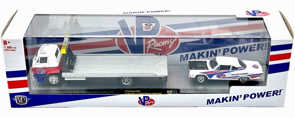 M2 Machines 1970 Dodge L600 Hauler with 1969 Plymouth Road Runner 440 6 Pack