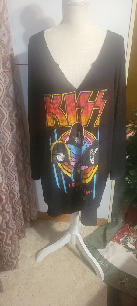 Womens Black Kiss Vinyl Icons Pajama Top