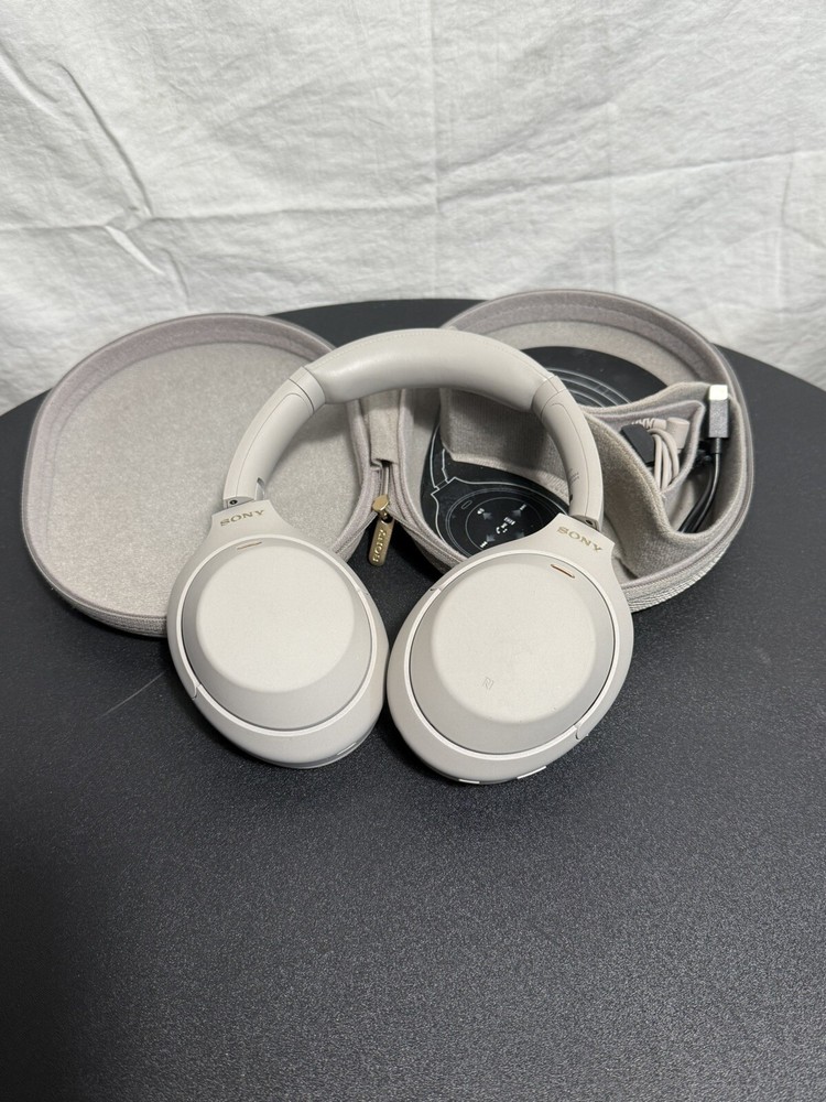 Sony WH-1000XM4 Wireless Bluetooth Noise Canceling Headphones W Charger & Case