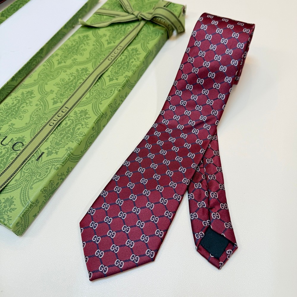 Gucci Men's GG Red Jacquard Silk Tie