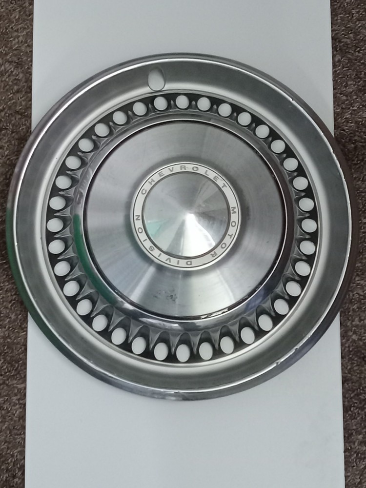 CHEVROLET MOTOR DIVISION  14in. HUBCAP (1968-1970)