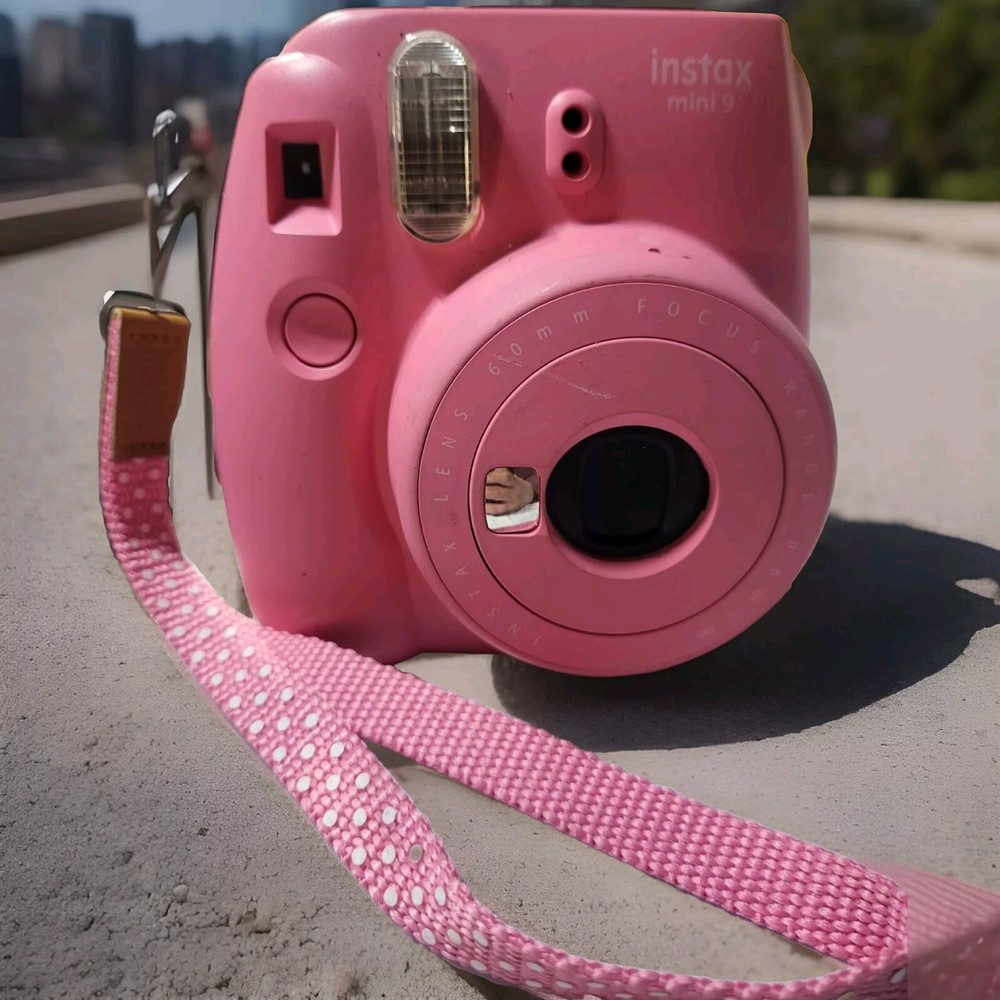 Fujifilm Instax Mini 9 Instant Camera in Flamingo Pink