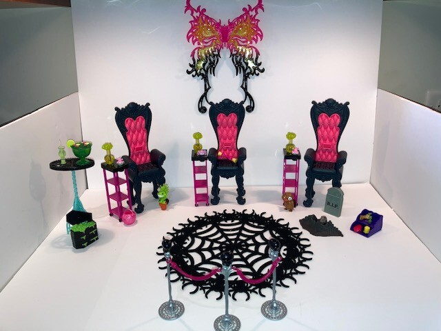 Barbie Mattel Monster High Lounge Diorama Playset