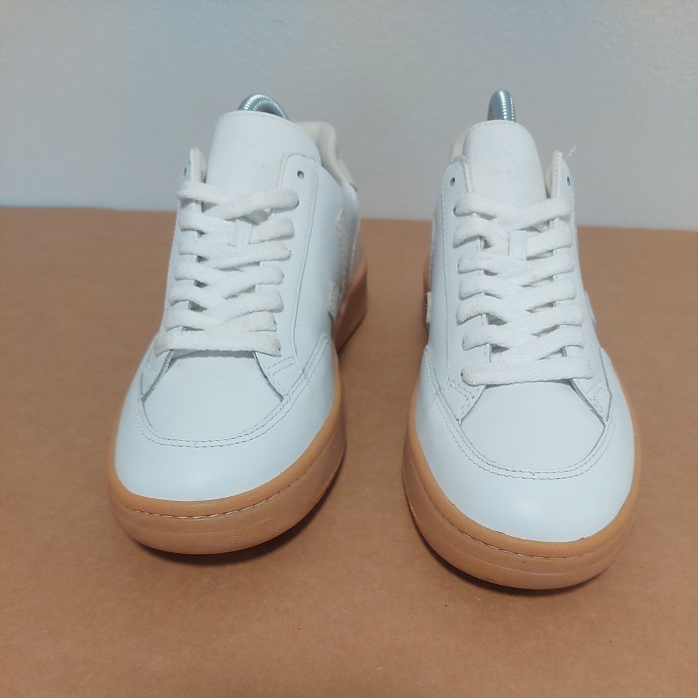 Veja  V-12 US 6  White Natural  Leather Lace Up Low Top  Sneakers Shoes
