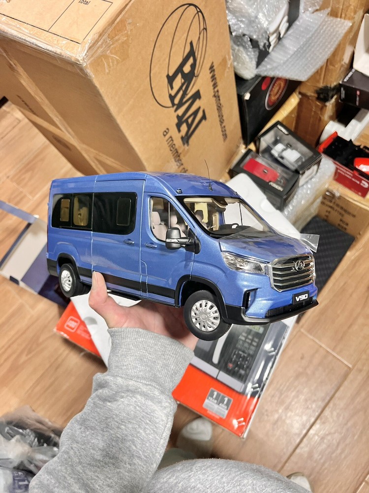 1:18 Scale Maxus eDeliver 9 Minibus Diecast Model Car