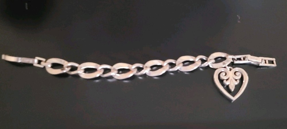 Brighton Palace Heart Charm Bracelet - Elegant & Stylish Jewelry