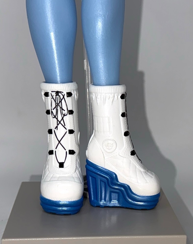 Monster High G3 Fearbook Abbey Bomoinable Doll Outfit Shoes White Snow Boots