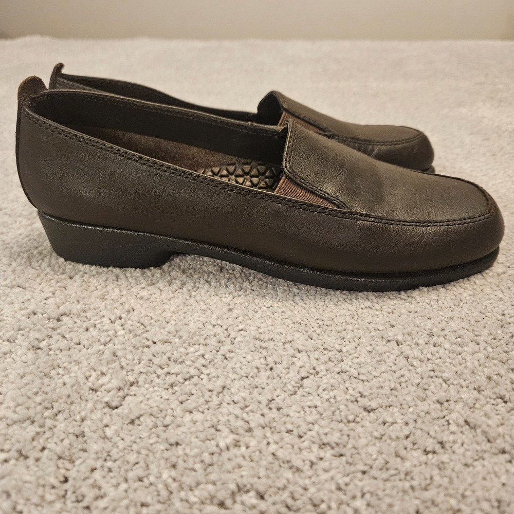 Hush Puppies Women’s Brown Leather Slip-On Loafers Size 6 Medium Comfort Flats