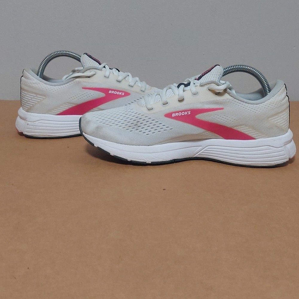 Brooks Signal 3 Womens White Pink Running Sneakers Shoes SIZE 9