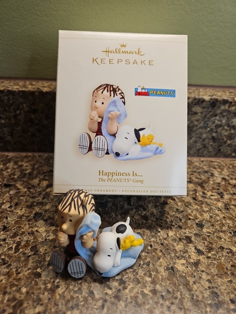 Hallmark Peanuts *Happiness Is* Linus Blanket Snoopy Woodstock Ornament 2006