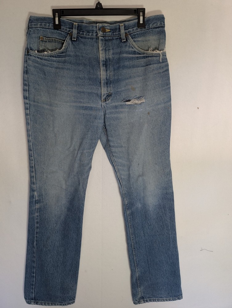 Vintage Lee Straight Leg Blue Denim Jeans Men 38 x 32 Made USA Union wear holes