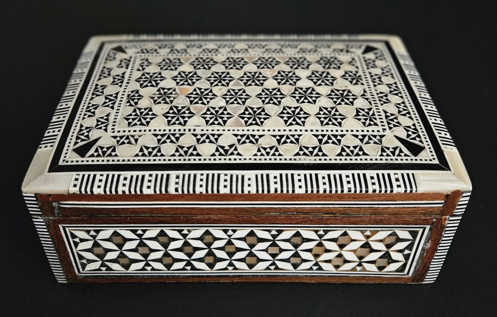 Egyptian Jewelry Trinket Box Mosaic Inlaid MOP & Wood Vintage