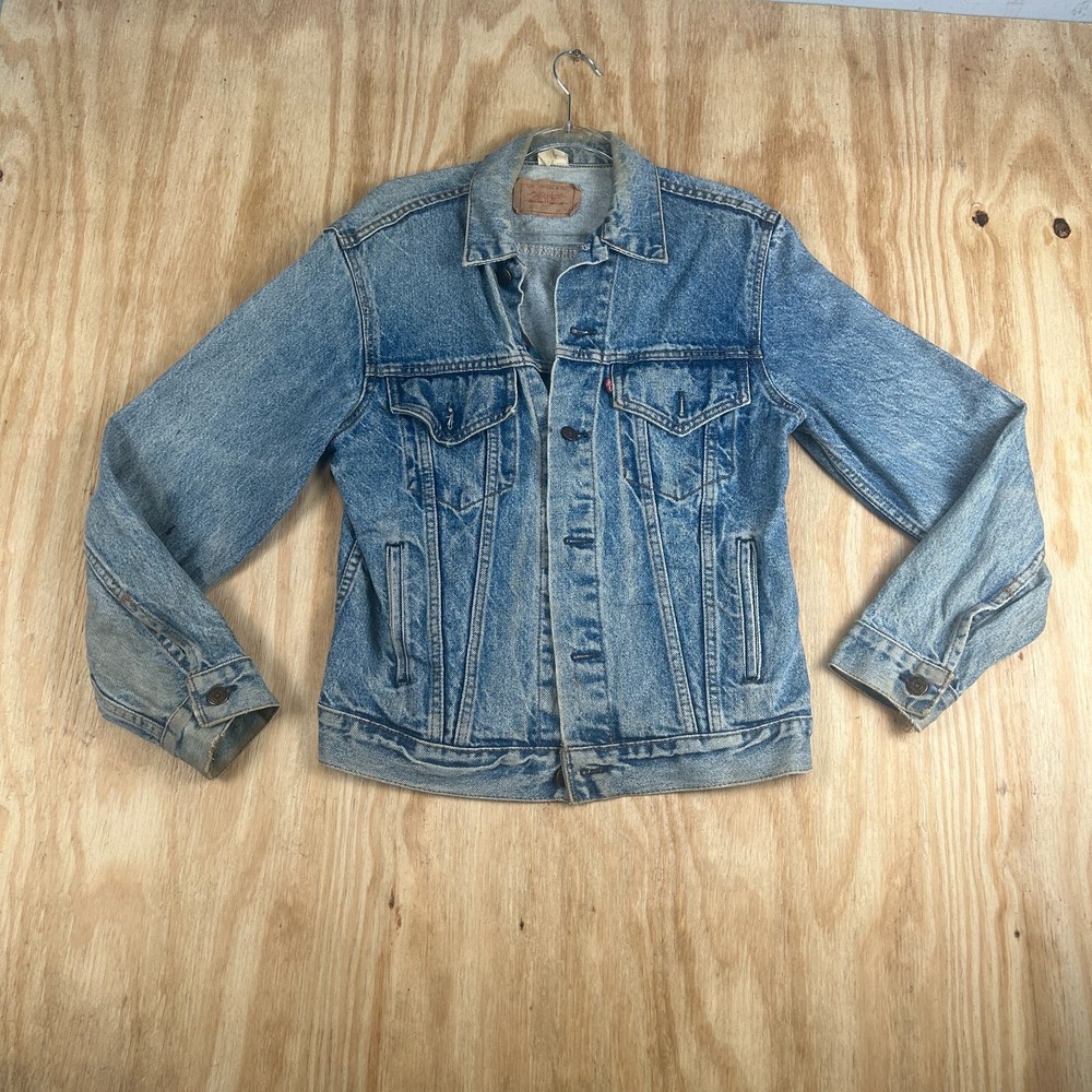 Vintage Levi’s Trucker Denim Jacket  Button-Up Men's Size 38R Blue Light Wash
