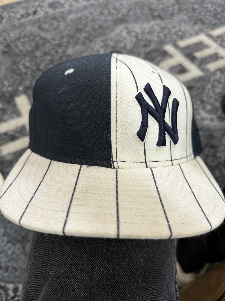 Size 7 1/8 white and navy yankees fitted hat