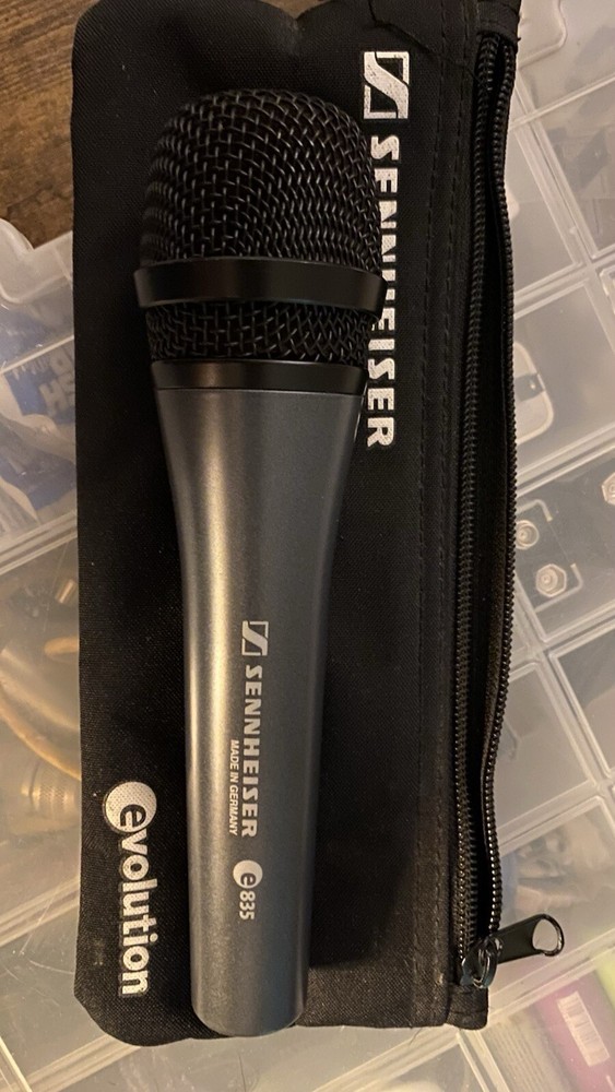 Sennheiser e835 Handheld Cardioid Dynamic Vocal Microphone
