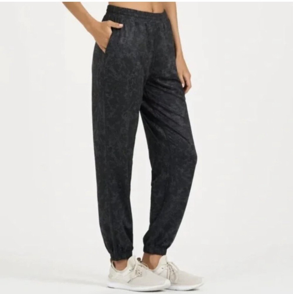 Vuori Women's Boyfriend Jogger in Black Charcoal Gray - Size Small