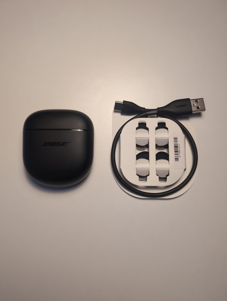 Bose QuietComfort Earbuds II Noise-Cancelling Earbuds - with charging case
