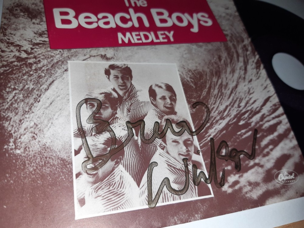 beach boys autograph brian Wilson signed live vinyl 7' MEDLEY BEST OF collectors