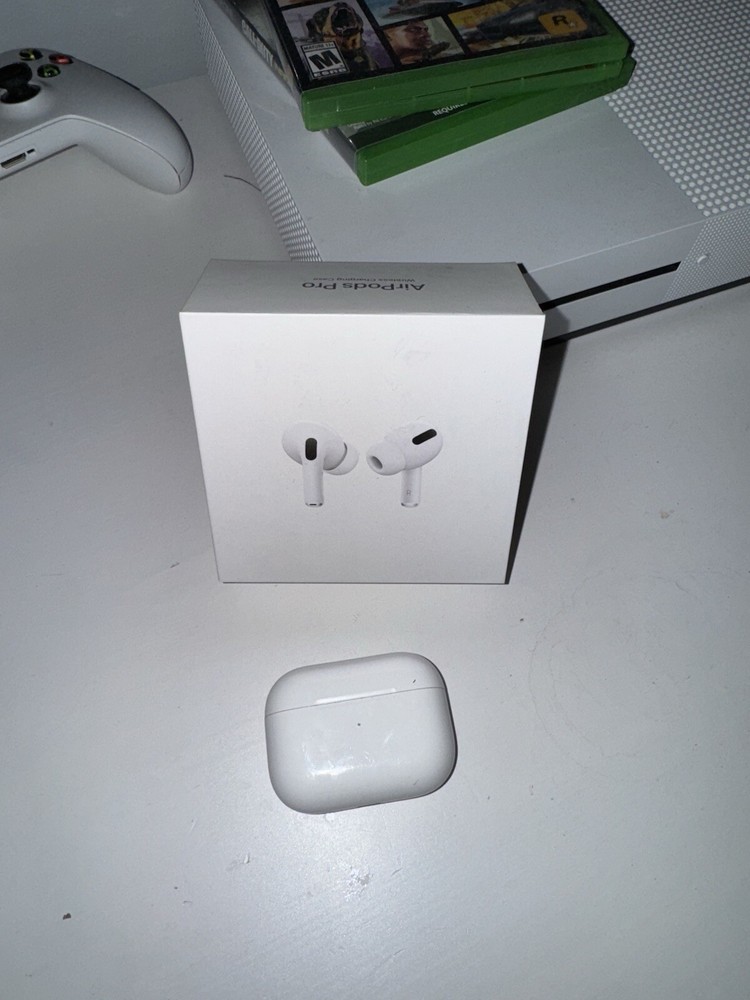 Apple AirPods Pro with Wireless Charging Case - White