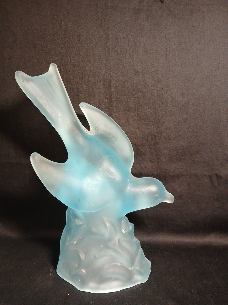 Vintage LE Smith Blue Frosted Satin Glass Bird In Flight Figurine