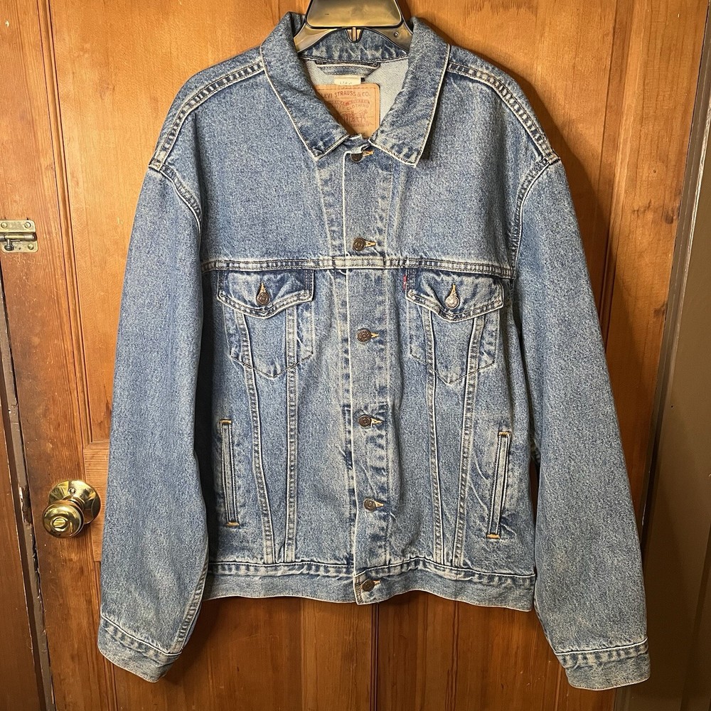 LEVI STRAUSS & CO Light Wash Patriotic US Flag Type III Denim Jean Jacket Large