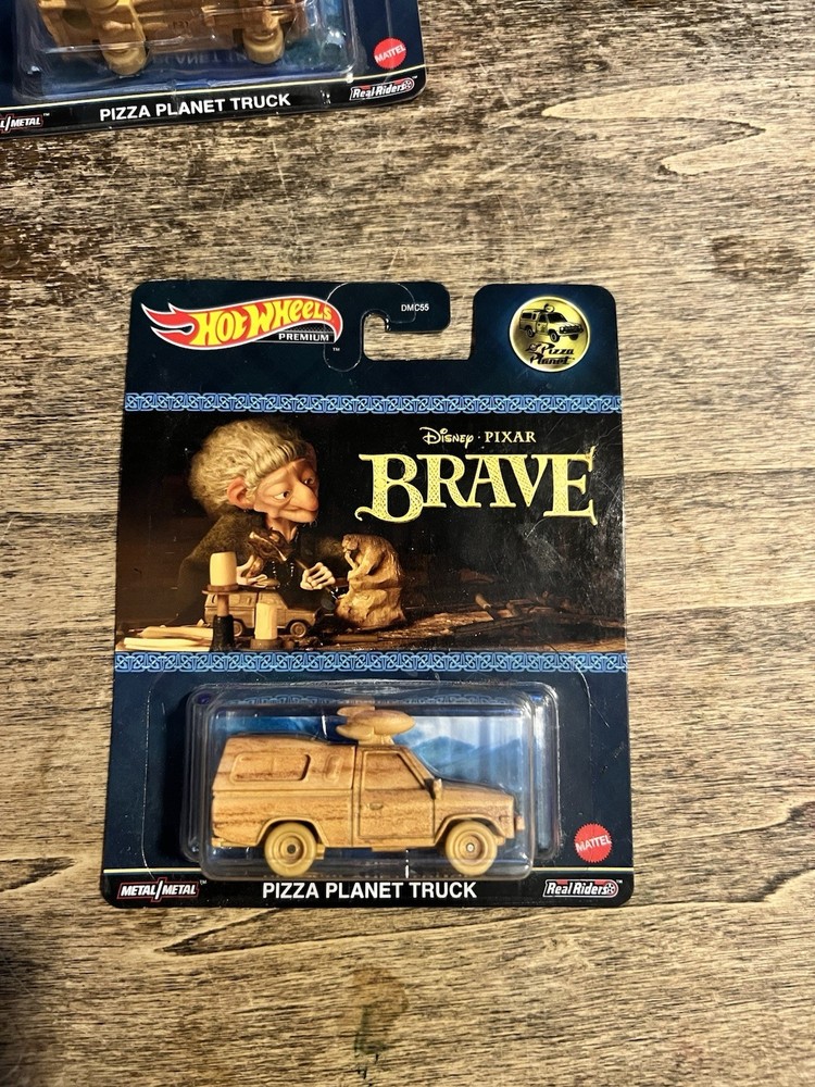 Hot Wheels Disney Pixar: Brave 1:64 Pizza Planet Truck - Brown (HDT49) (2021)