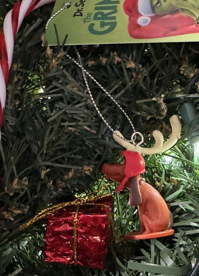 New Max the Reindeer Dog The Grinch Christmas Tree Ornament w Shiny Present