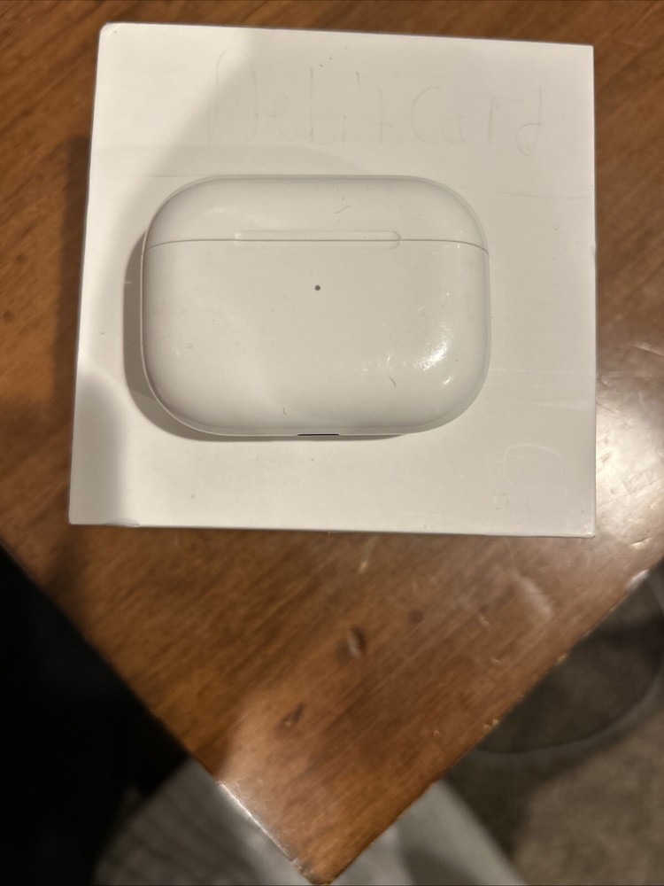 Apple AirPods Pro with Wireless Charging Case - White