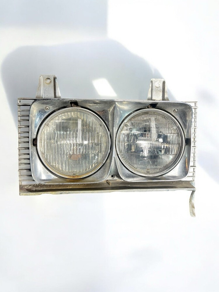 1969 Cadillac Deville RIGHT PASS SIDE HEADLIGHT ASSEMBLY GRILL HOUSING OEM