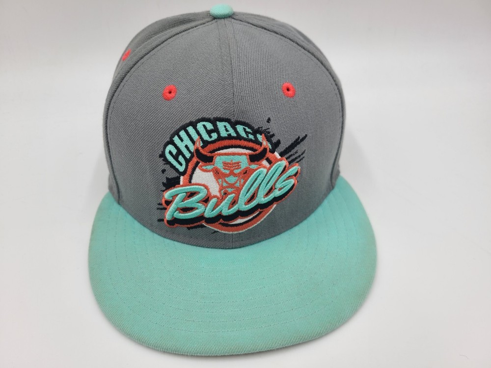 Chicago Bulls New Era 9Fifty Hardwood Distressed Snapback Hat Cap NBA Gray Blue