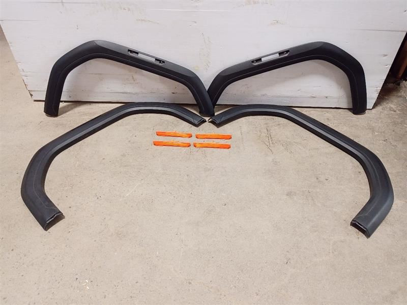 Set of 4 Fender Flares from 2022 GMC Sierra 1500 10547807