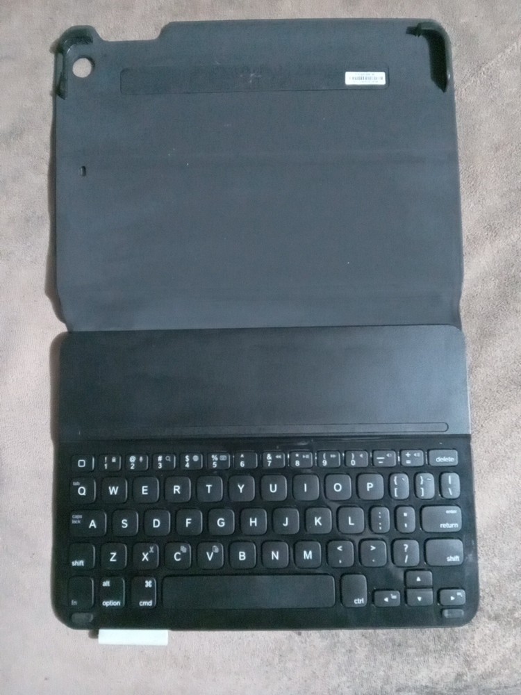 New Logitech Ultrathin Keyboard Folio for Samsung Galaxy Tab 4 10.1 (920-006386)