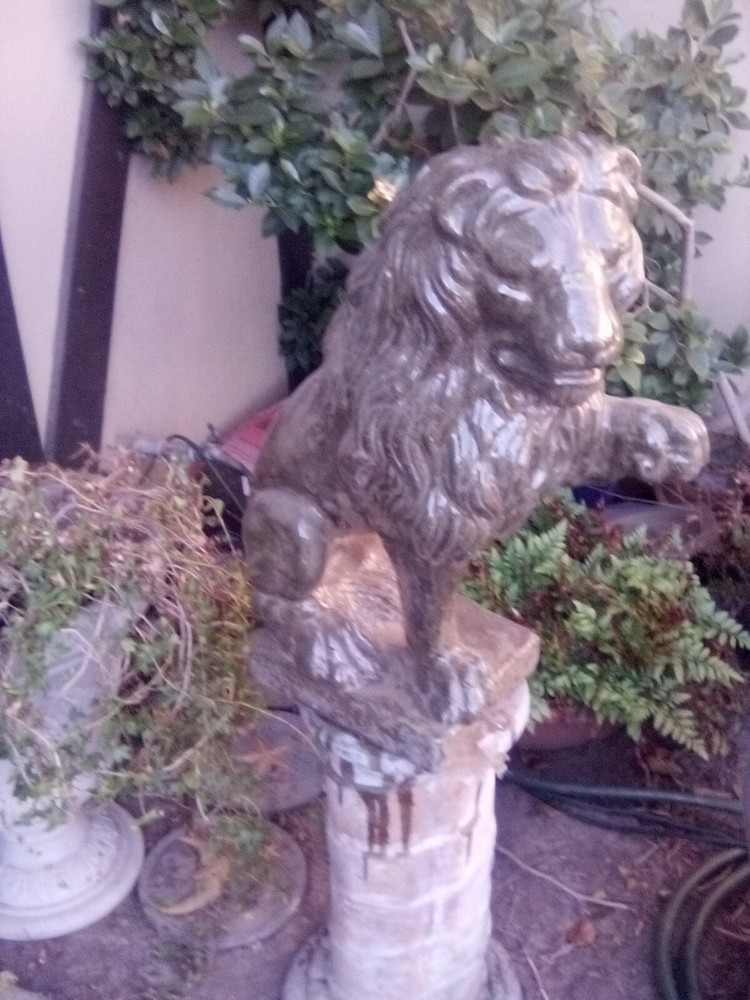 lion statue garden
